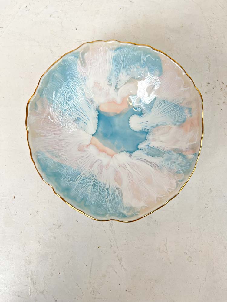 Keramik von miabella Keramik Schmuckschalen - große Porzellan Schmuckschalen in rosa und hellblau bei Remix von Sofia.