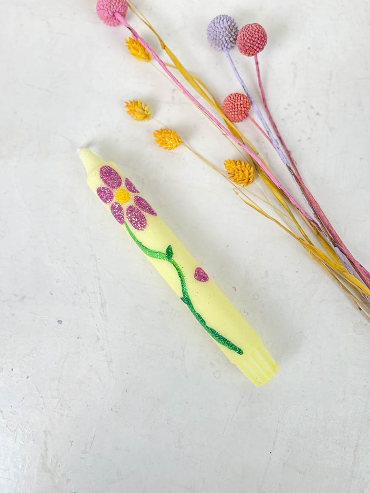 handbemalte Kerzen in Kerzenständern mit Blumen - ahnelight