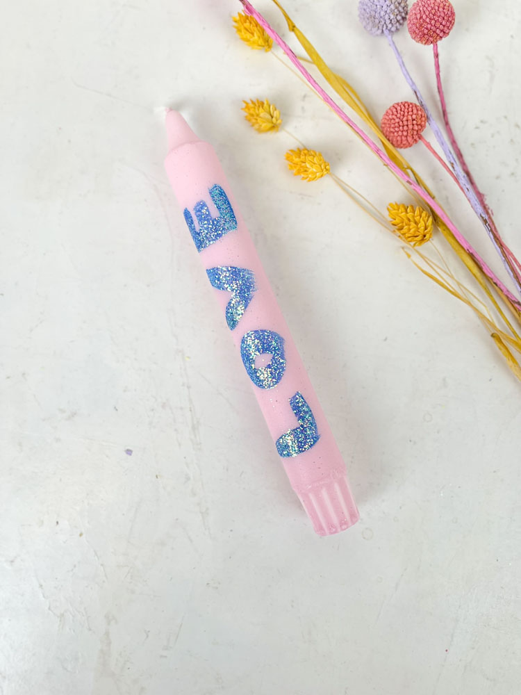 handbemalte Kerzen im Kerzenständer mit Liebe, Lächeln und Glück - achnelight