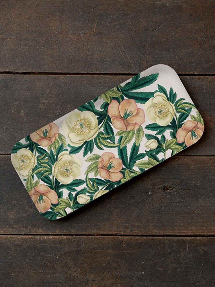 längliches Tablett aus Birkenholz mit Weihnachtsrosen