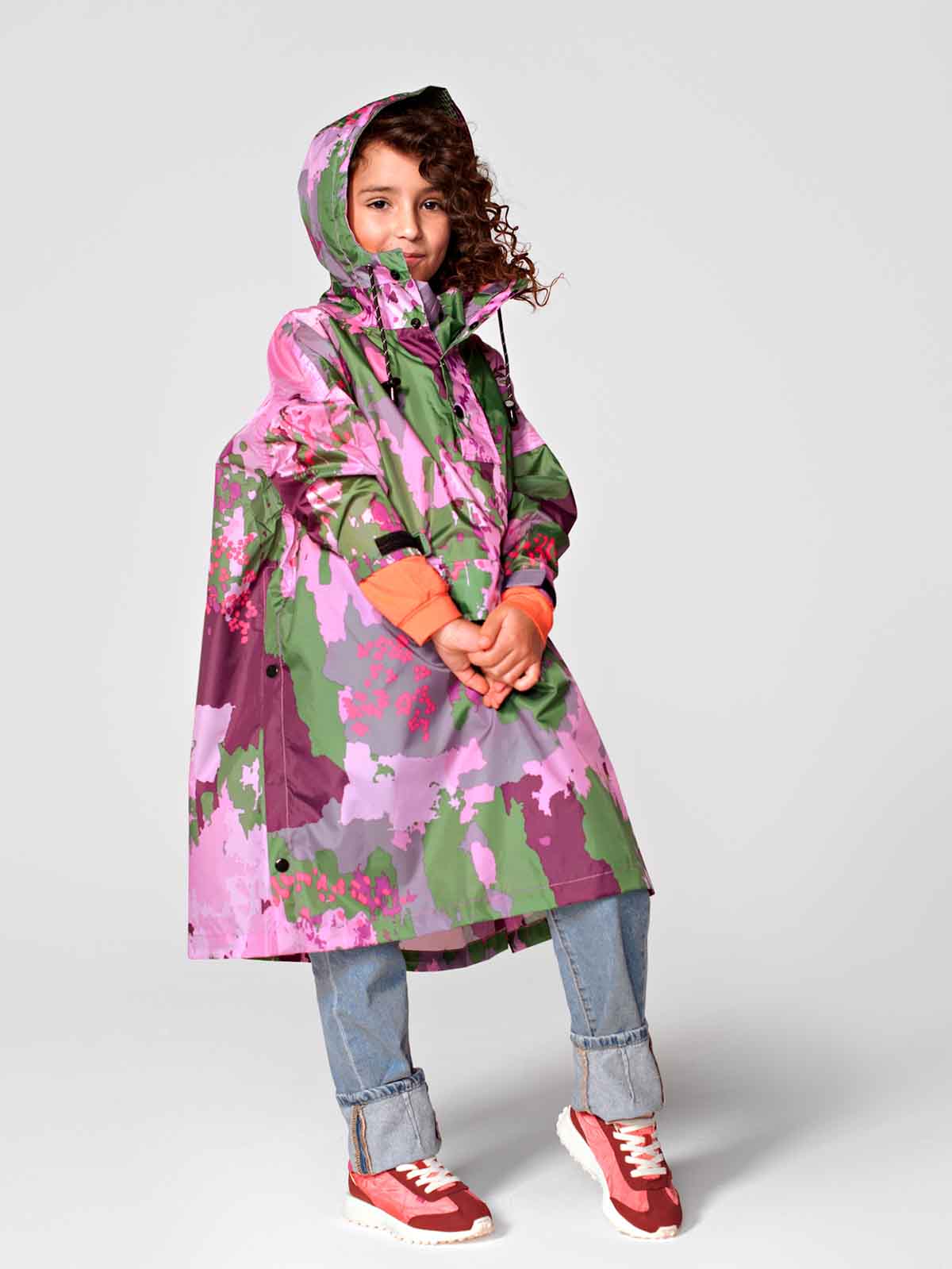 Regeneis Regenponcho für Kinder aus 100% recyceltem Kunststoff aus dem Meer. Regenbekleidung - wasserdichte Regenbekleidung - digi jump.