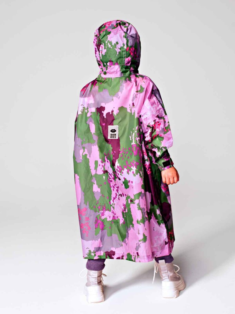 Regeneis Regenponcho für Kinder aus 100% recyceltem Kunststoff aus dem Meer. Regenbekleidung - wasserdichte Regenbekleidung - digi jump.