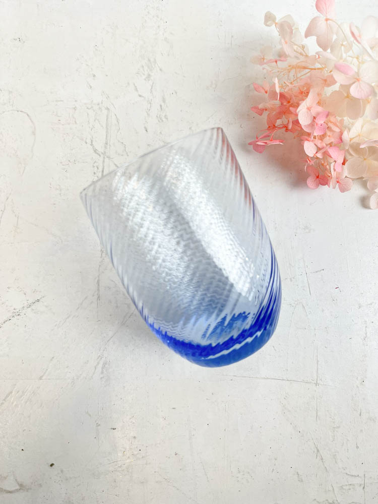 Anna von Lipa farbiges Wasserglas aus Mix und Match - Spirale in hellblau