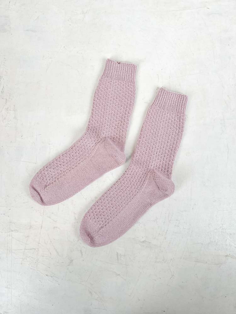 handgestrickte Socken hellblau