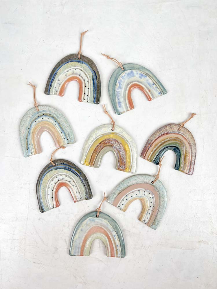 Keramik-Regenbogen aus molliger Birke - Wand hängend
