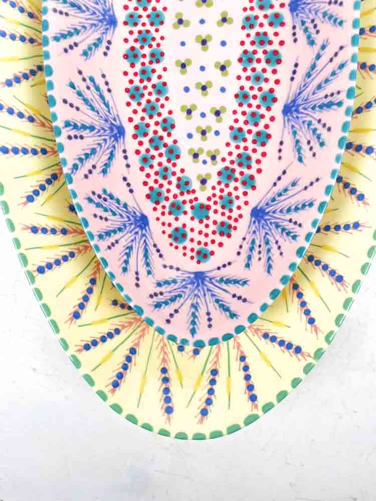 Keramikschale aus der Machaba-Serie des Töpfers in Pastellfarben mit Muster