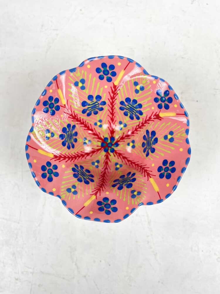 Keramikschale aus der Machaba-Serie des Töpfers in Pastellfarben mit Mustern