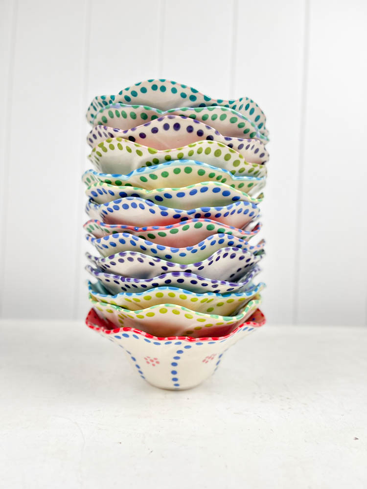 Keramikschale aus der Machaba-Serie des Töpfers in Pastellfarben mit Mustern