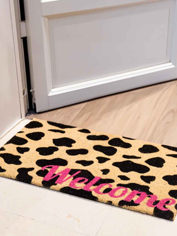 Fußmatte Kokosnuss mit lepard Tellern und rosa Begrüßung