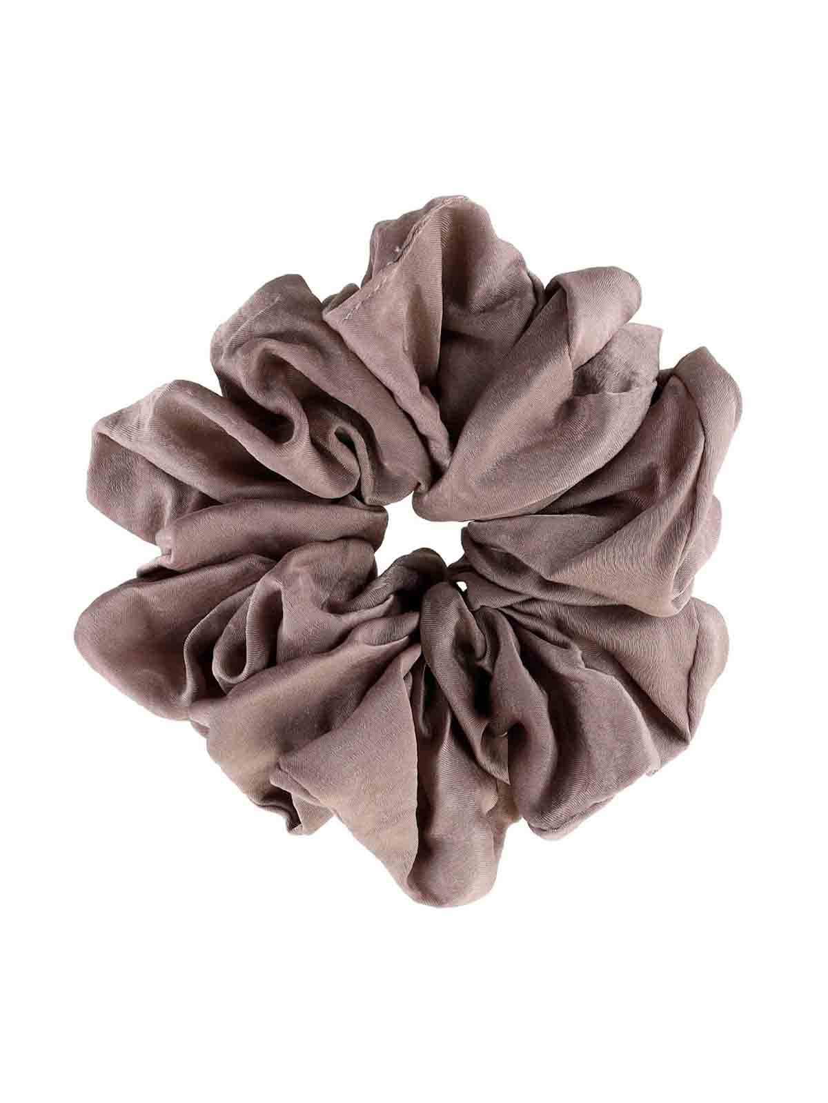von Isabella Scruncies in Taupe
