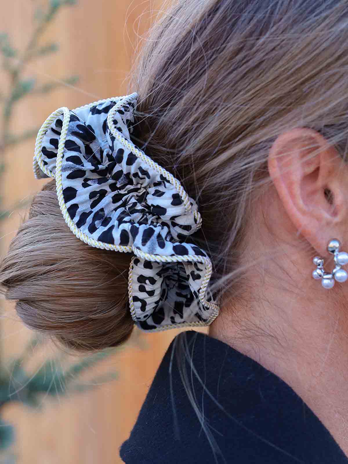 durch Starling Scrhencies Lilie im grauen Leopard