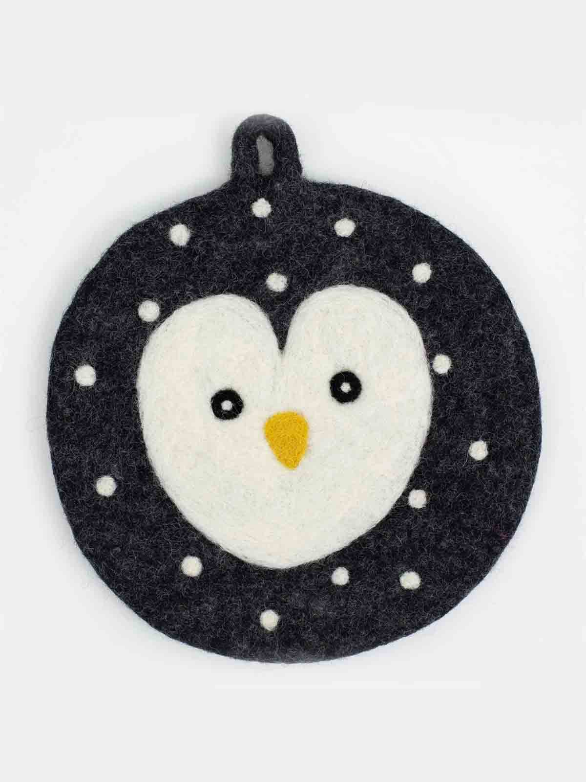 eine Welt des handwerklichen Pinguin-Töpfers _web