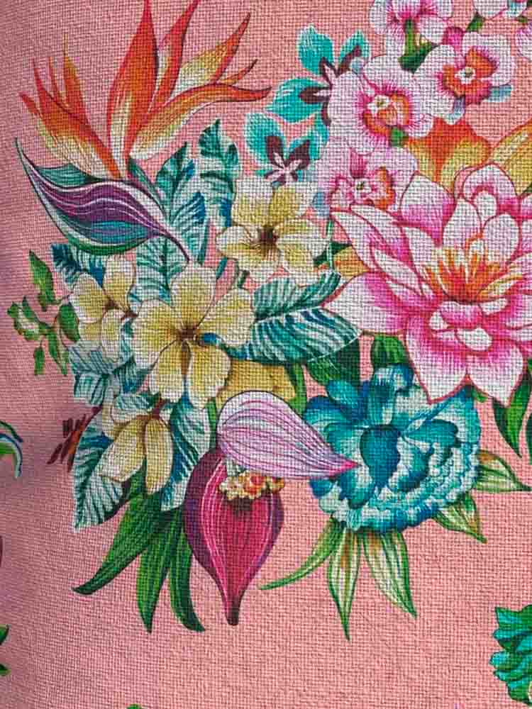 Remix von Sofie - Outdoor Kissen in rosa mit einem großen Blumenmuster _web
