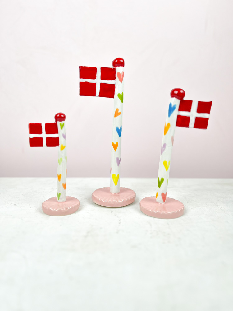 Keramik Geburtstag Flaggen aus dem Ton Spiel mit einem Herz auf dem Fahnenstiel