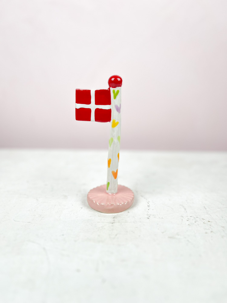 Keramik Geburtstag Flaggen aus dem Ton Spiel mit einem Herz auf dem Fahnenstiel