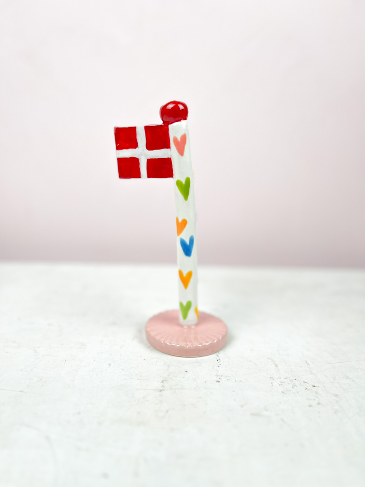 Keramik Geburtstag Flaggen aus dem Ton Spiel mit einem Herz auf dem Fahnenstiel