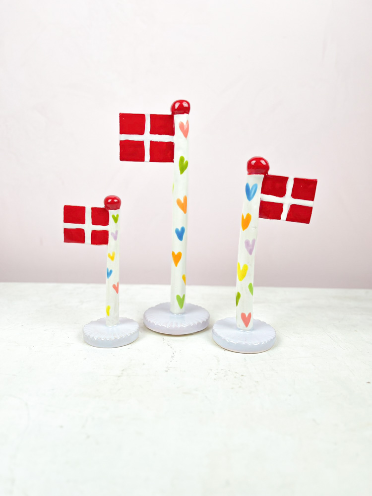 Keramik Geburtstag Flaggen aus dem Ton Spiel mit einem Herz auf dem Fahnenstiel
