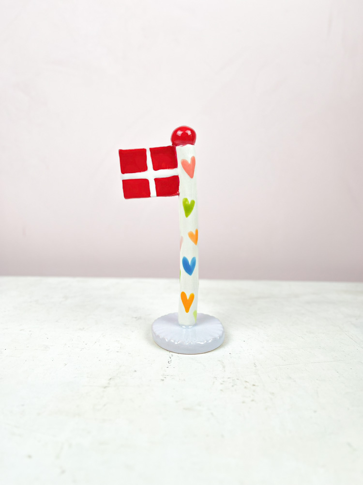 Keramik Geburtstag Flaggen aus dem Ton Spiel mit einem Herz auf dem Fahnenstiel