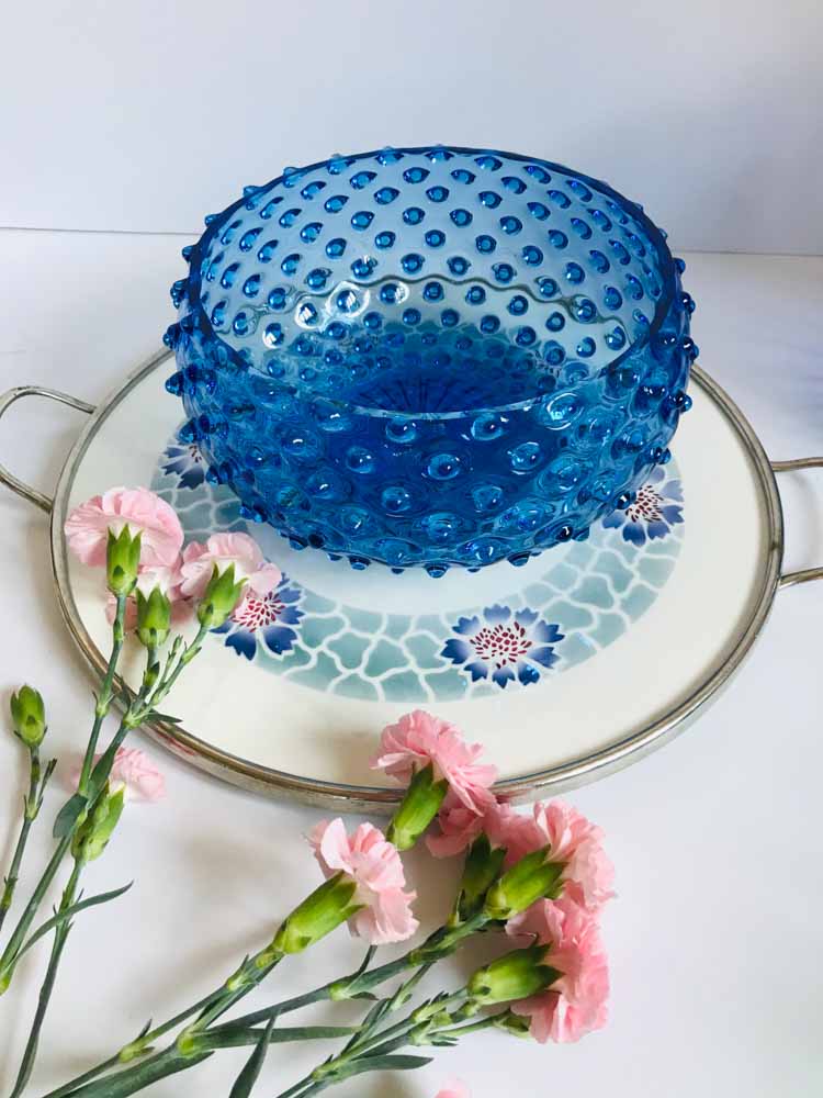 Anna von Lipa Schale in einer Brei-Brille, 24 cm in Babyblau