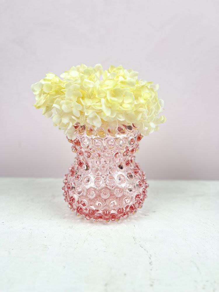 Anna von Lipa Birdie Vase rosa in Stachelglas