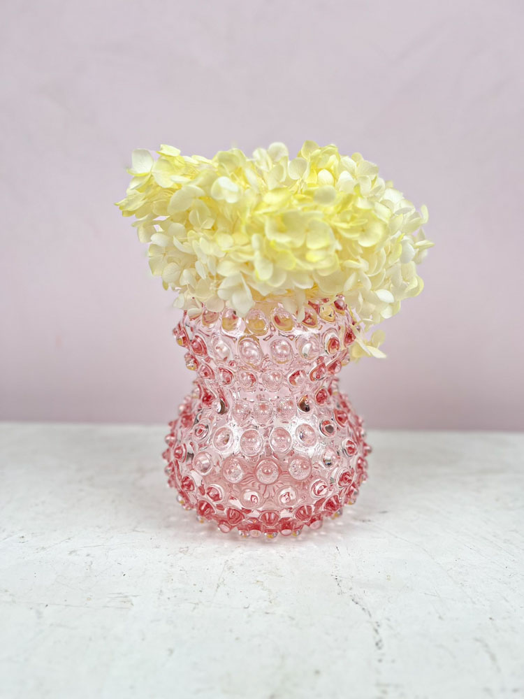 Anna von Lipa Birdie Vase rosa in Stachelglas