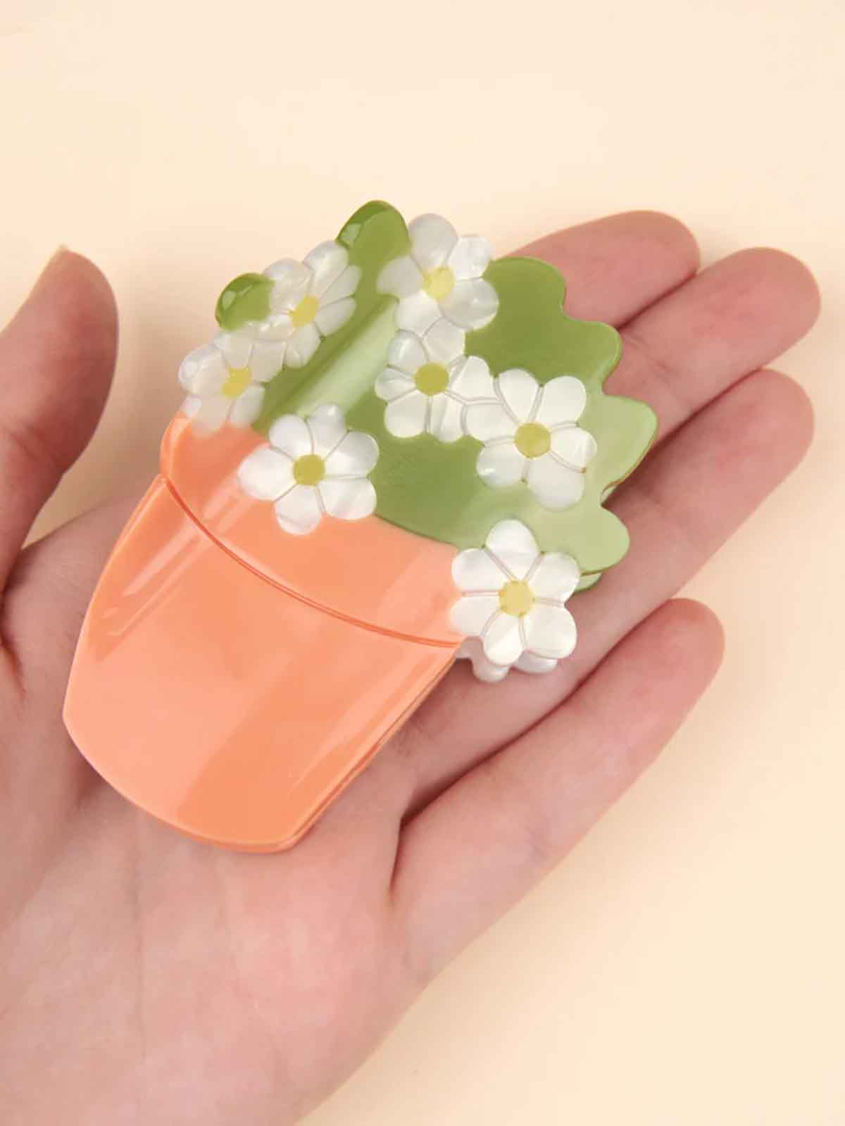 cou cuu suzette Haarschnitte Blumentopf mit weißen Blumen