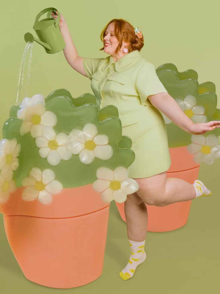 cou cuu suzette Haarschnitte Blumentopf mit weißen Blumen