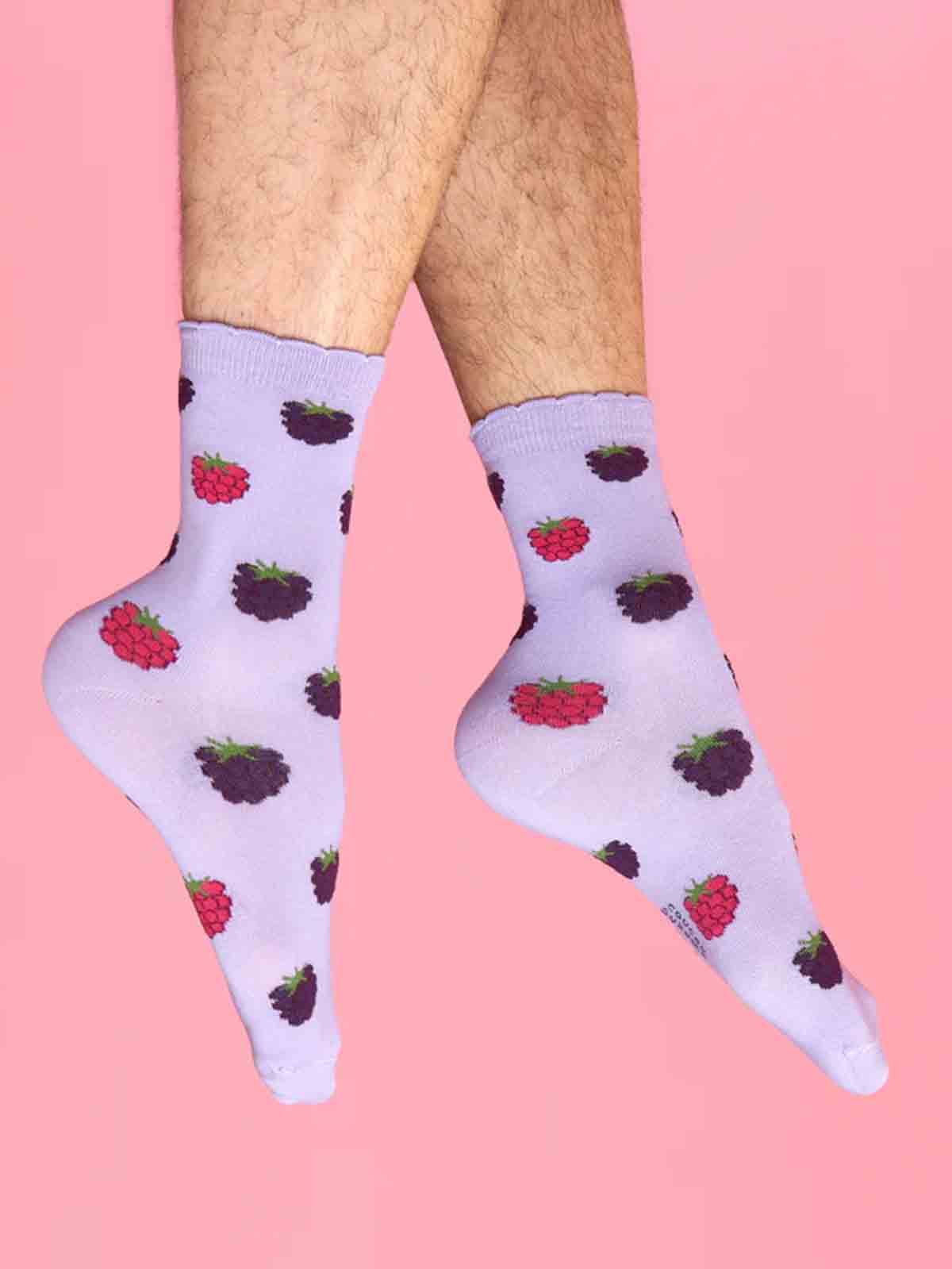 cou cou suzette Socken mit Brombeere und Himbeere in lila