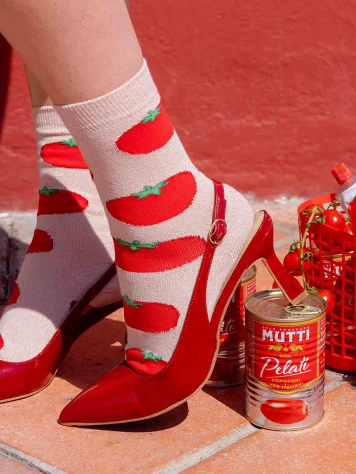 cou cou Socken in beige mit roten Tomaten