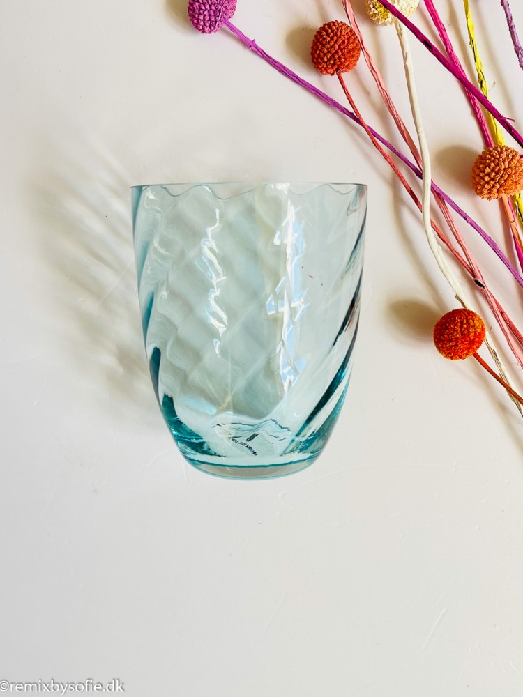 Swirl Glas in Licht Aqua von Anna von Lipa