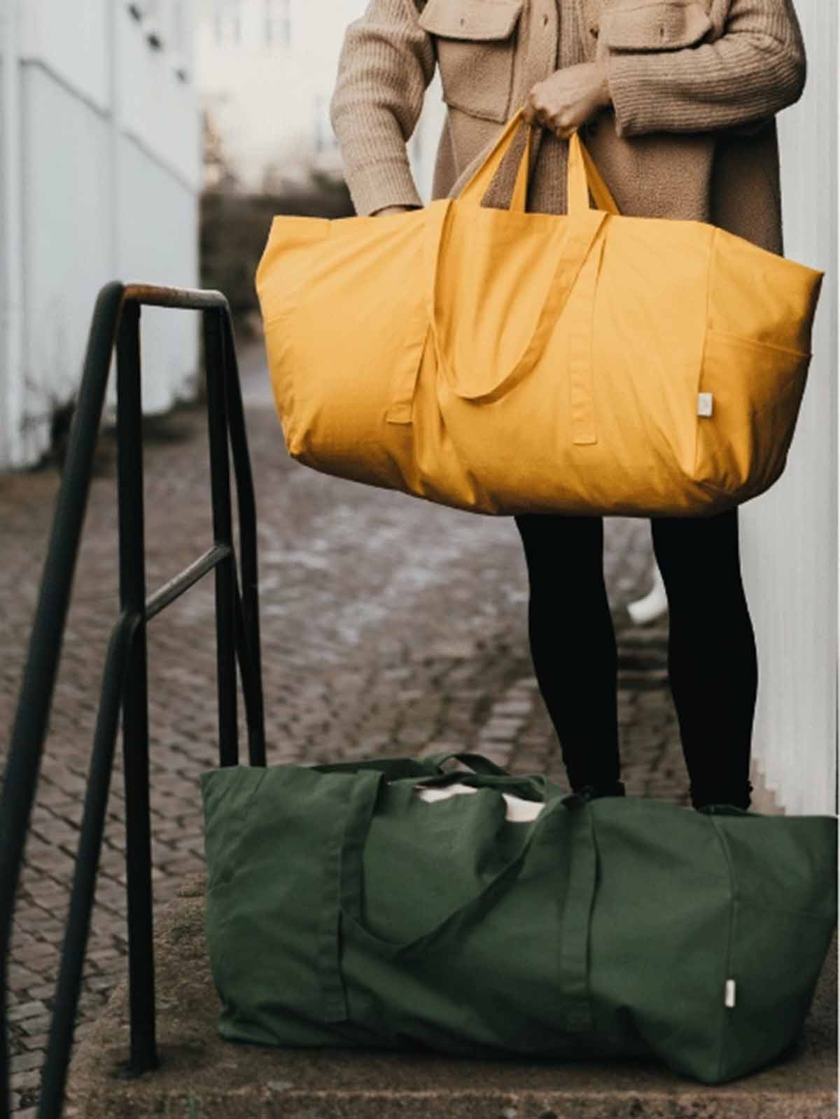 Über große Segeltuchtasche in gelb