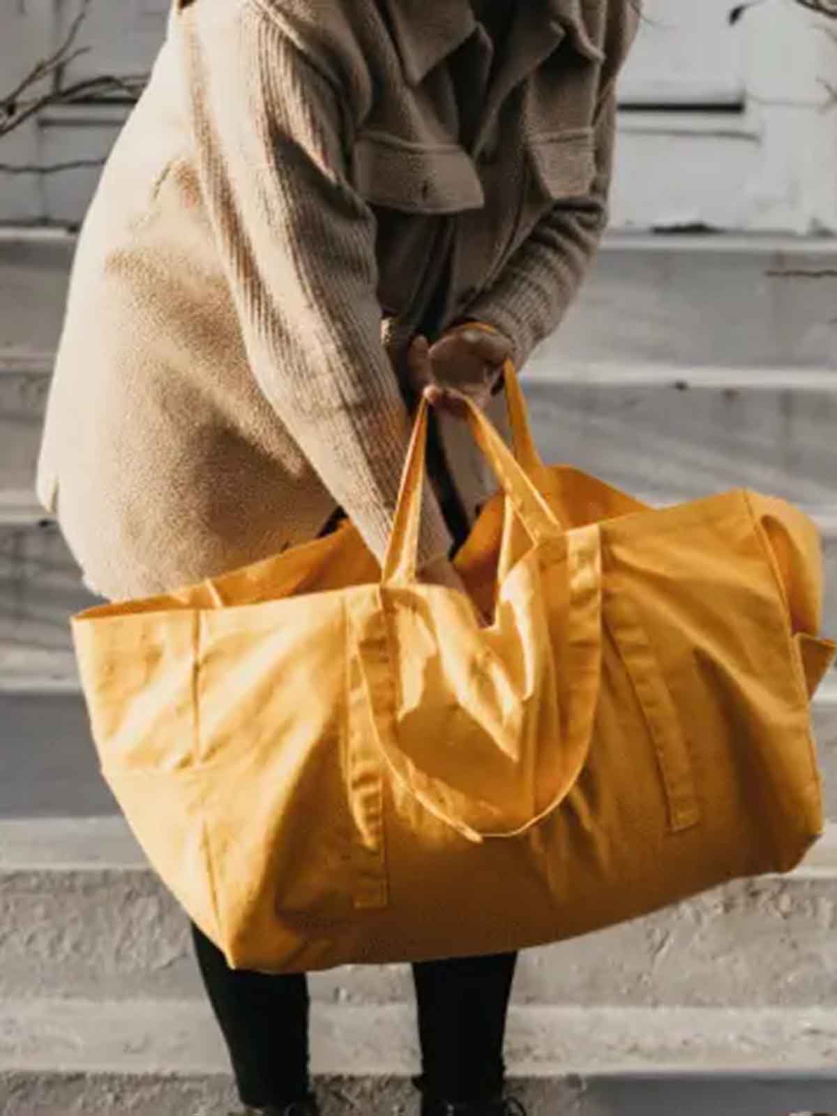 Über große Segeltuchtasche in gelb