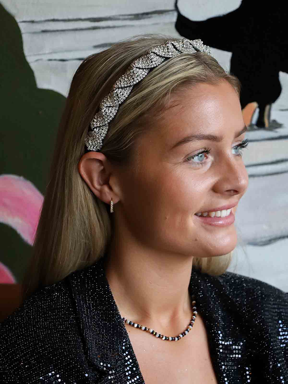 durch starke Haarnadel