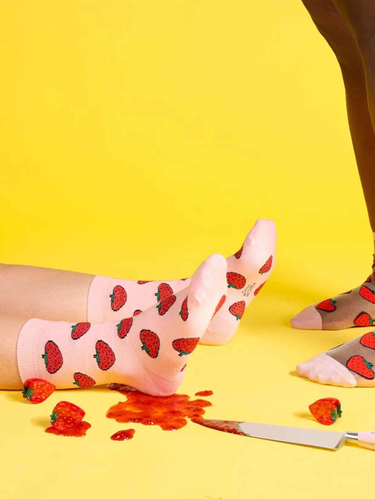 cou cou suzette rosa Strümpfe mit Erdbeeren