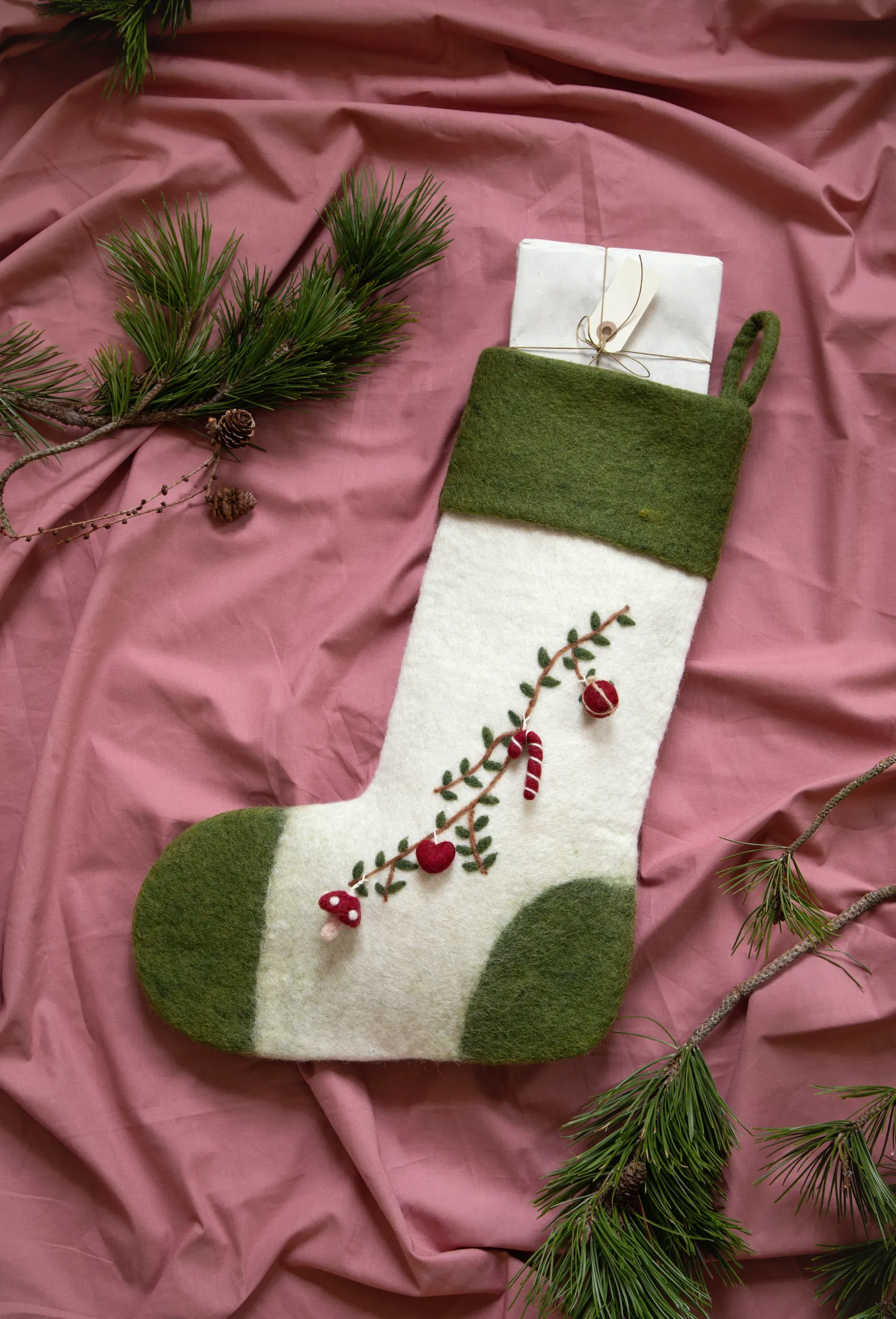 Weihnachtsdekorationen in Filz aus kry & sif weiß Weihnachtssocke