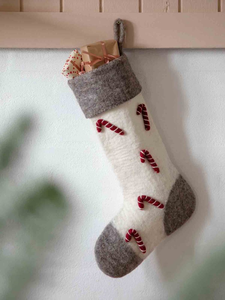 Weihnachtsdekorationen in Filz aus kry & sif weißen Weihnachtssocke