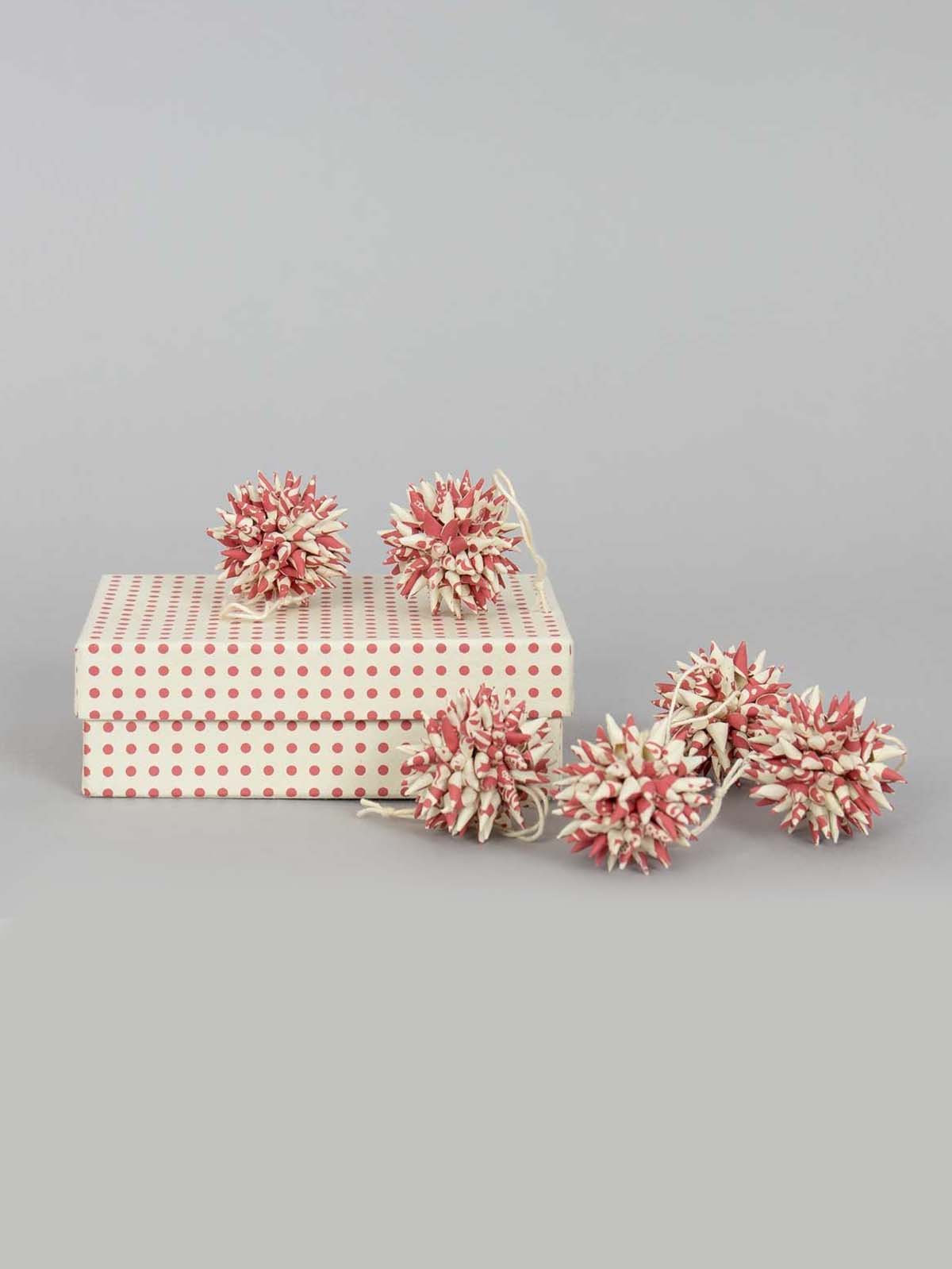 Hängen in Papier (6 Stück) - Weihnachtssterne in rosa/weiß