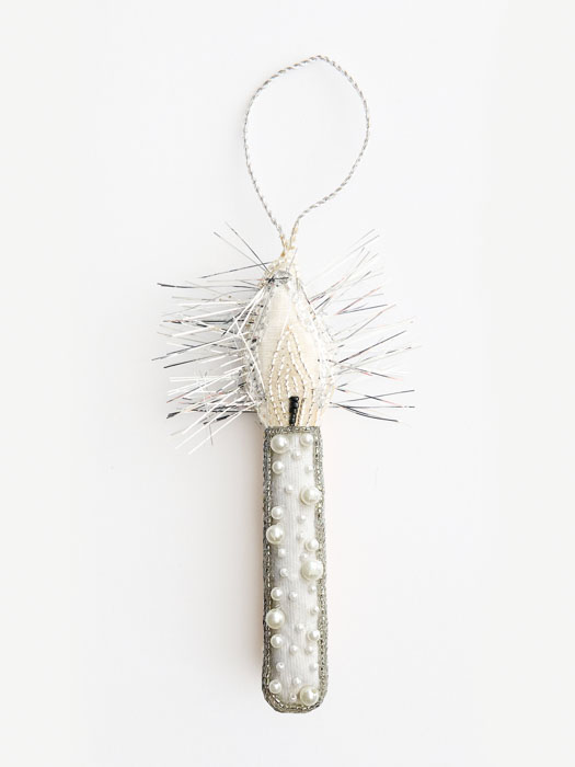 Schneeperlen summen Rosenflügel