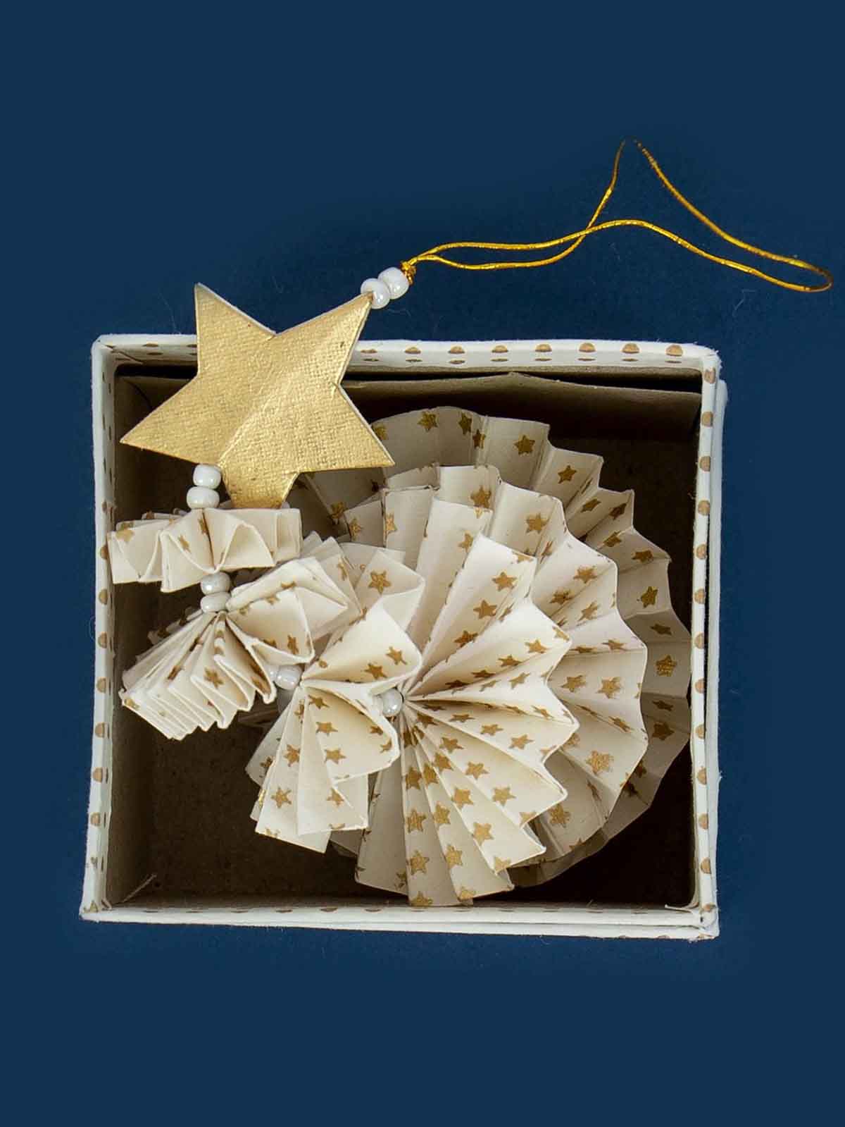 eine Welt der Handwerk Papier Weihnachtsschmuck - ein Papier Weihnachtsbaum