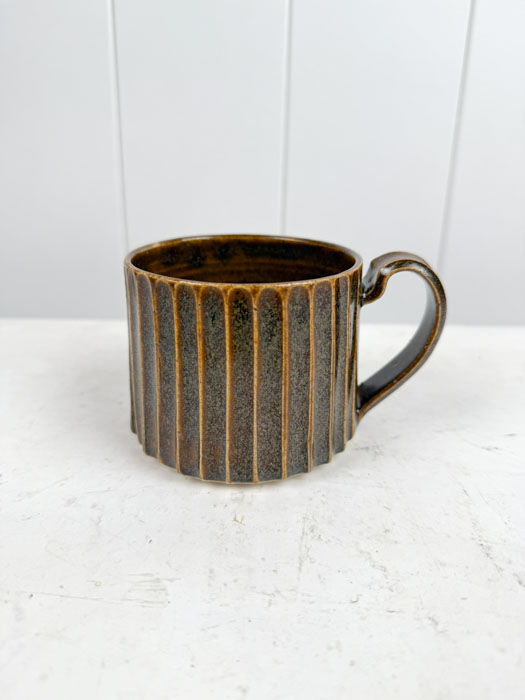 gerillte Tasse Trinenspitze Keramik - dunkelbraun_web