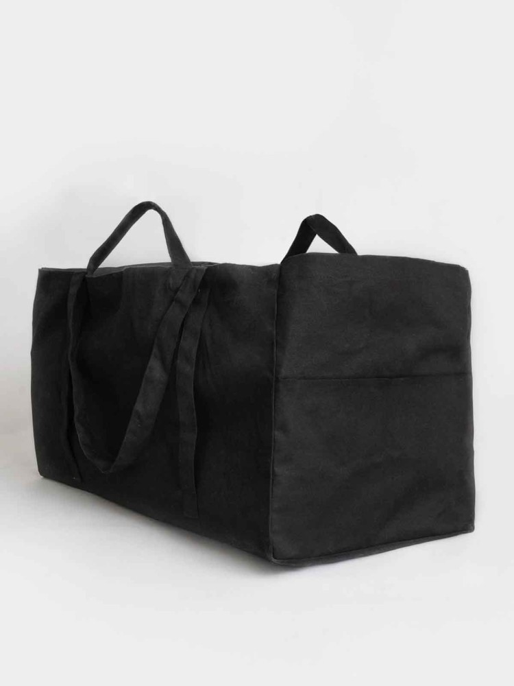 Über große Leinwandtasche in schwarz