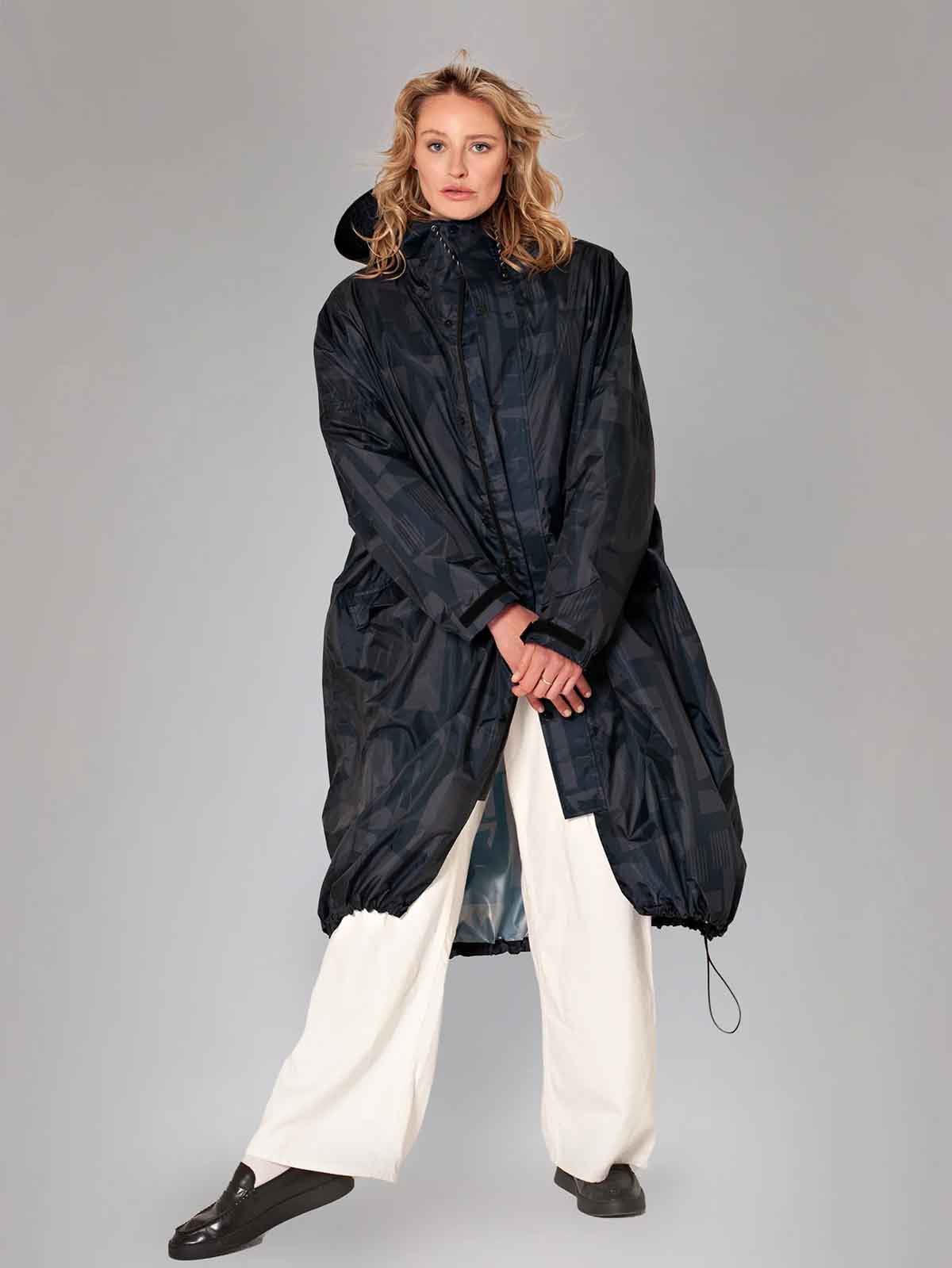 Rainkiss langer Regenmantel aus recyceltem Kunststoff aus dem Meer und 100% wasserdicht