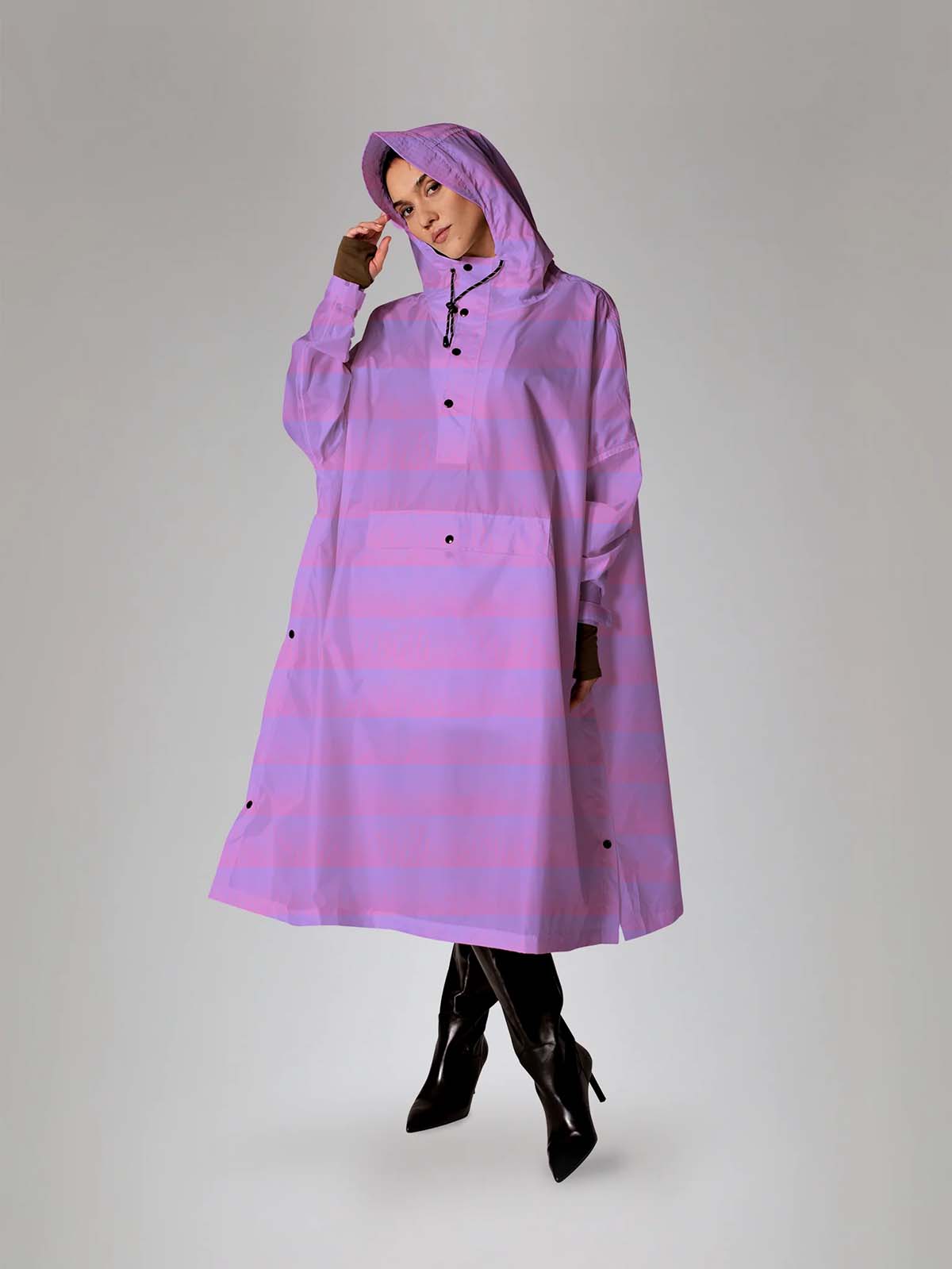 Regeneis Regenponcho aus recyceltem Kunststoff aus dem Meer und 100% wasserdicht