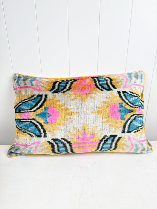 Kissenbezug aus Seide ikat aus der Türkei bei Remix von Sofie