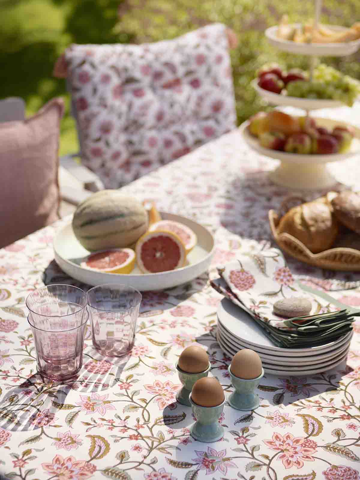 Bungalow Tischdecke mit Blumen