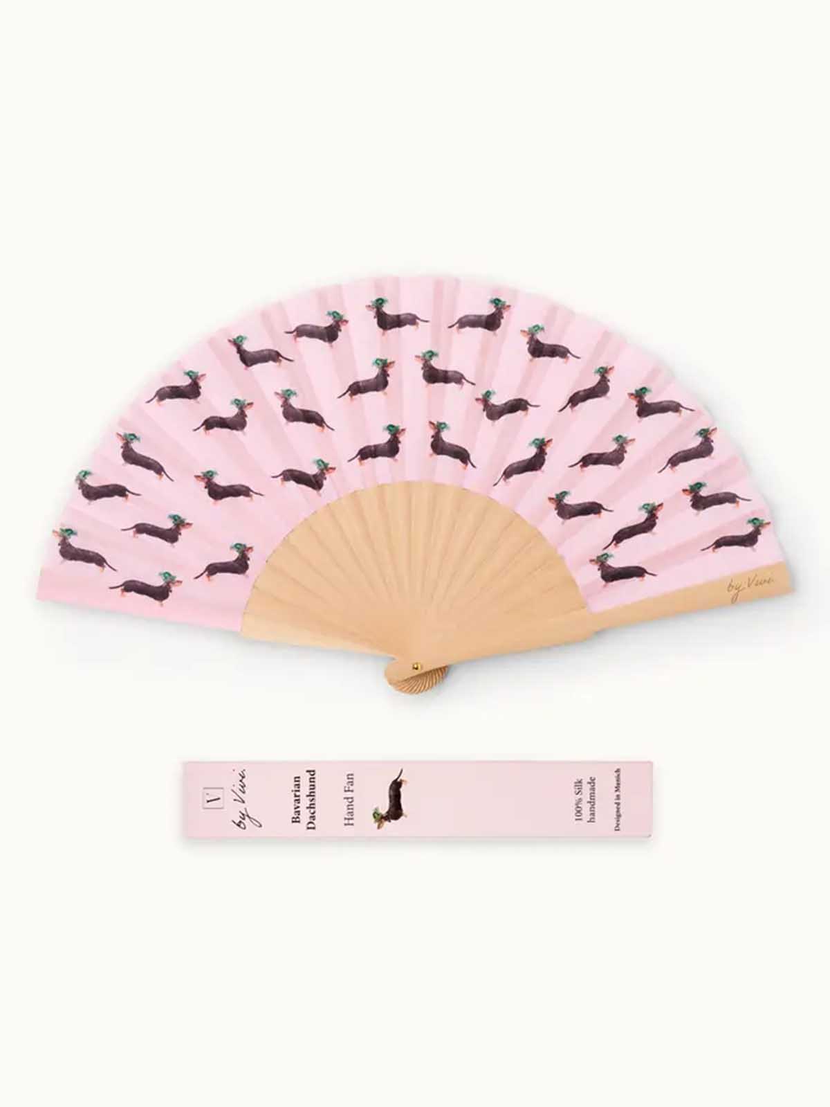 Fan in Holz und veganer Seide – Pink mit Dackeln mit grünem Hut