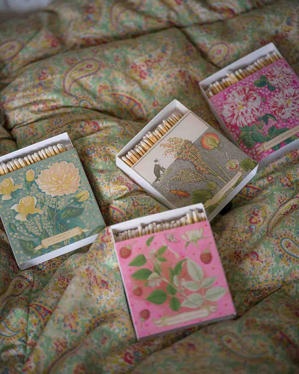 Alternative Ansicht von Archivisten-Matches - Rose Provin Petunia