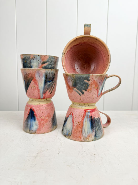 Kunstbecher mit Griff