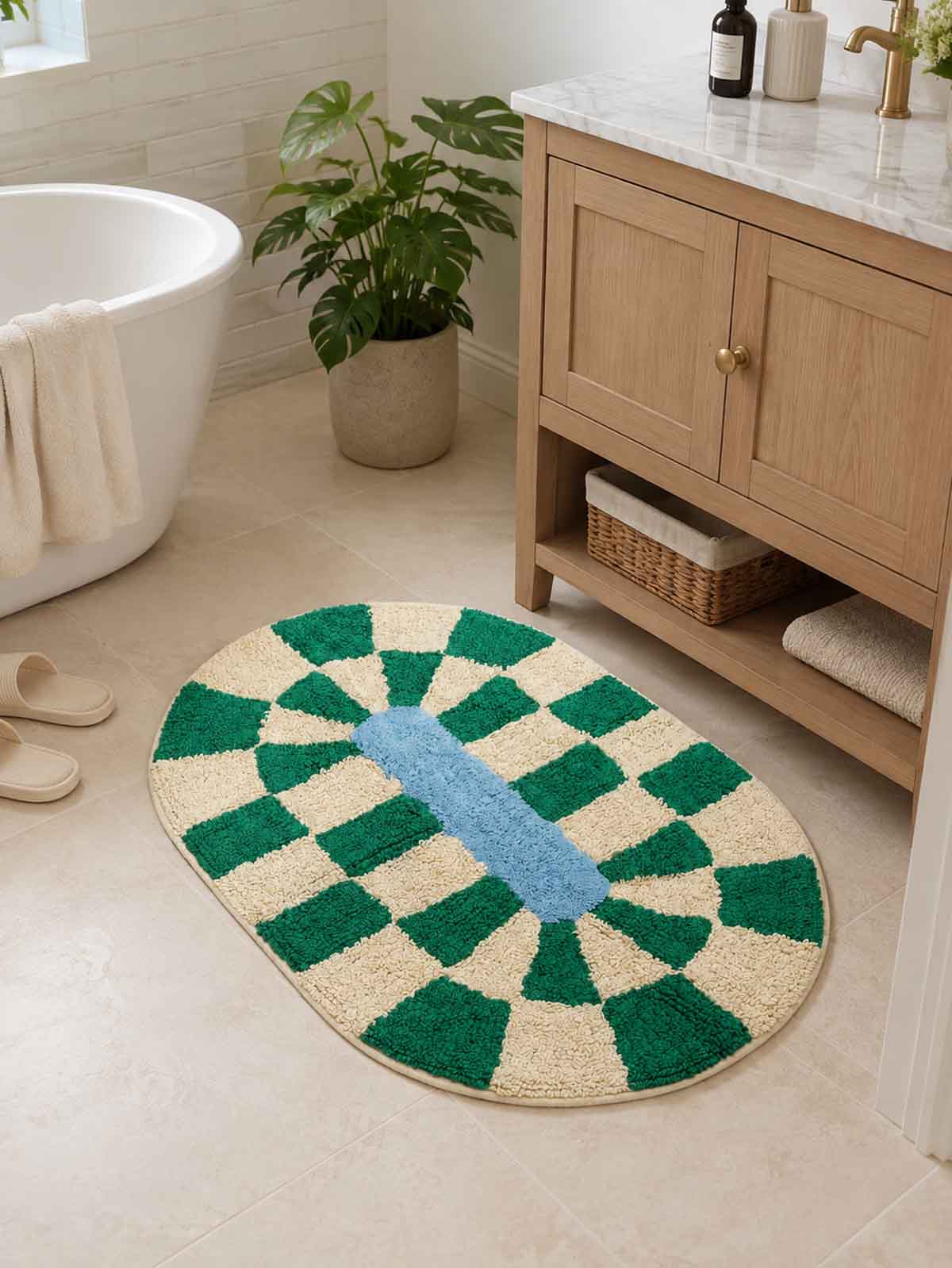 Alternative Sicht auf die Badematte - grün, hellblau und cremefarben.