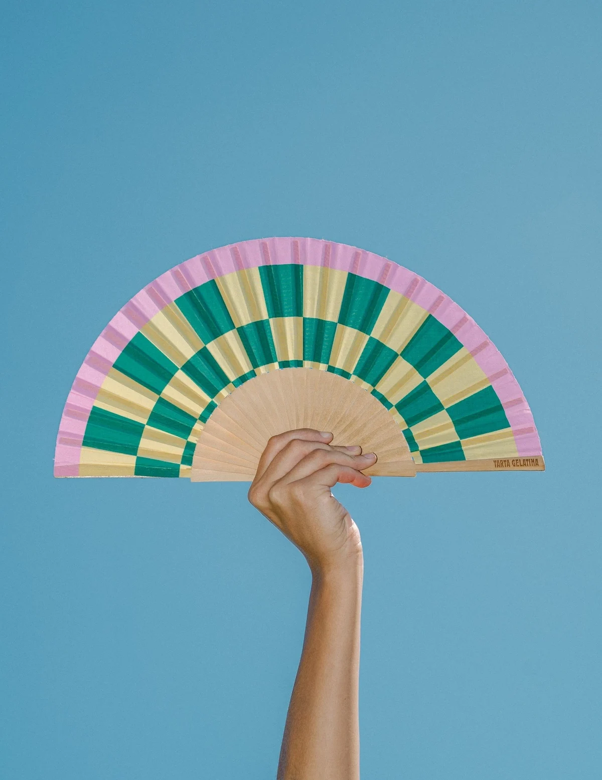 Fan - Fresquito mit tern grünen und gelben und rosa Kanten